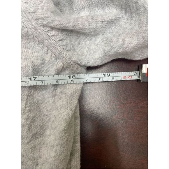 Gap Button Up Light Grey Blouse Size Large - Picture 9 of 9